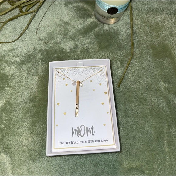 MOM 💝 Bar Necklace w tiny heart & flower by New Directions - Picture 4 of 10